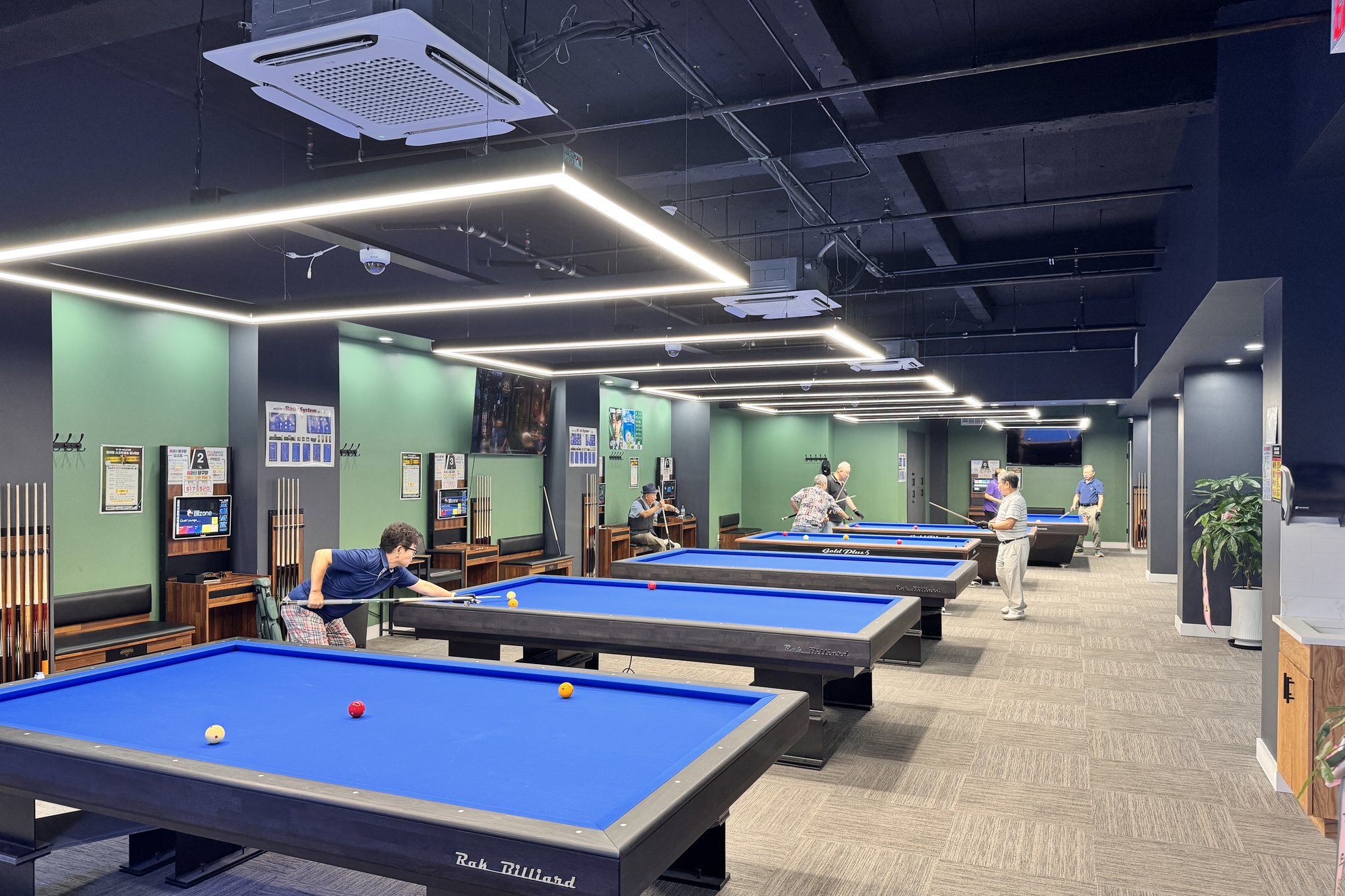 Flushing Billiards pool tables