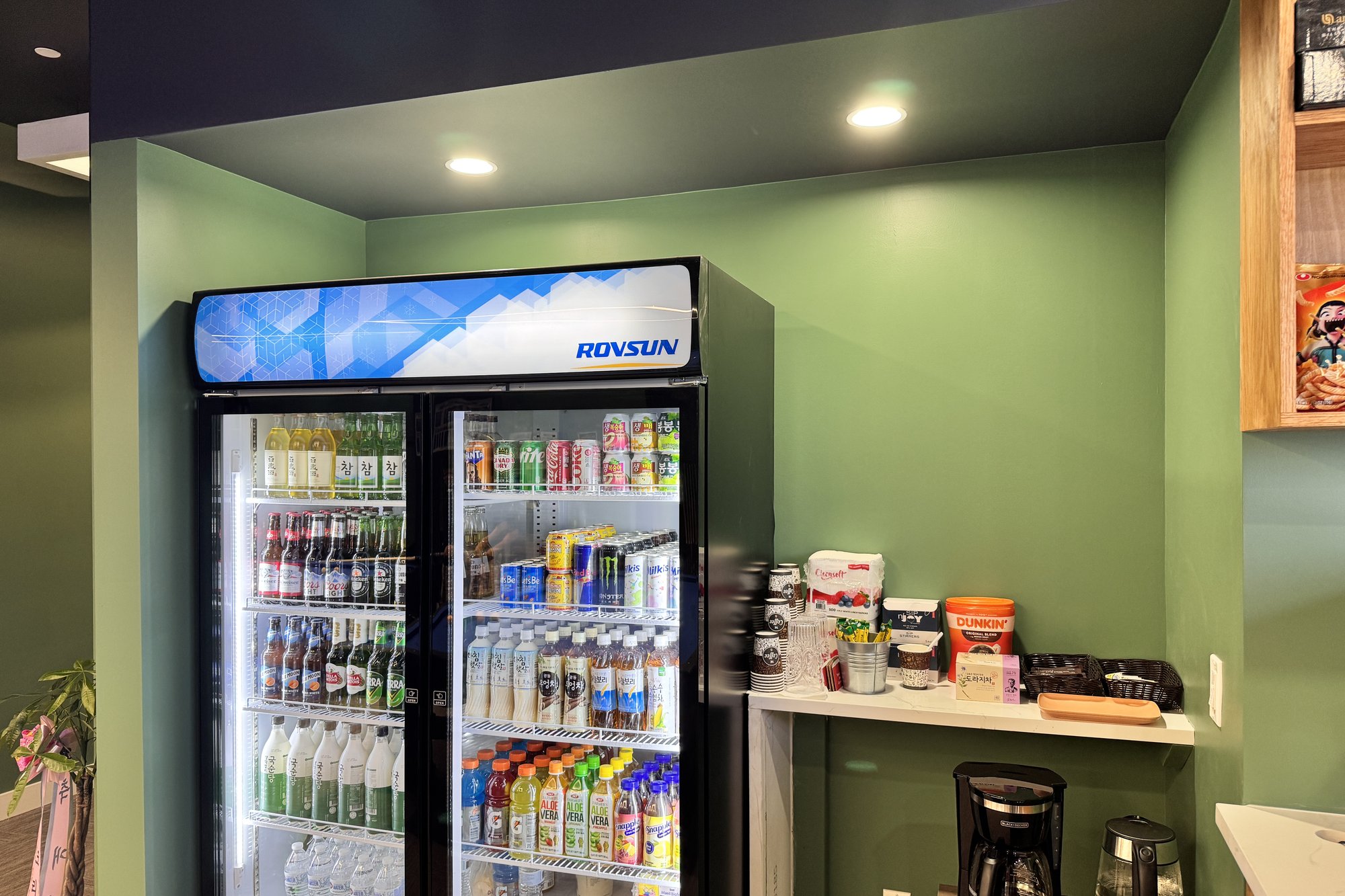 Flushing Billiards drink station