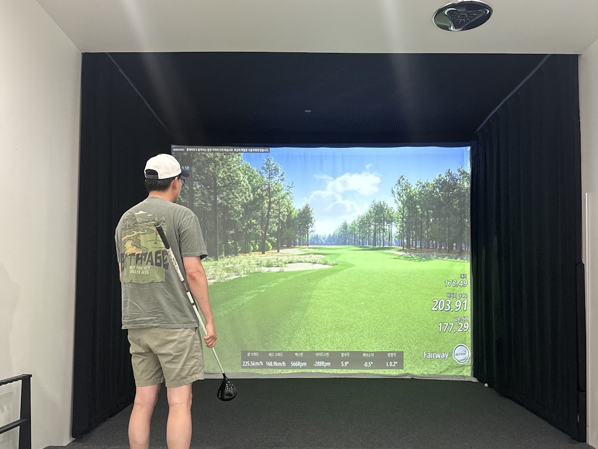 HOLE19 guest photo