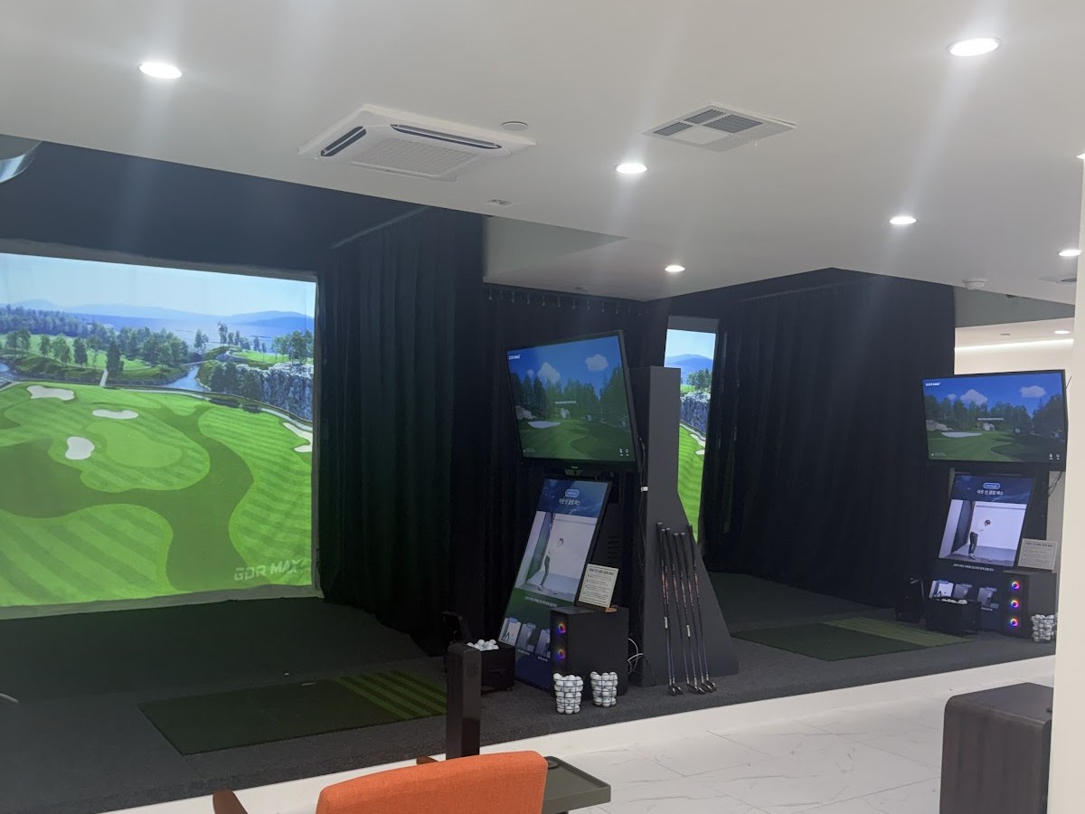 HOLE19 guest photo