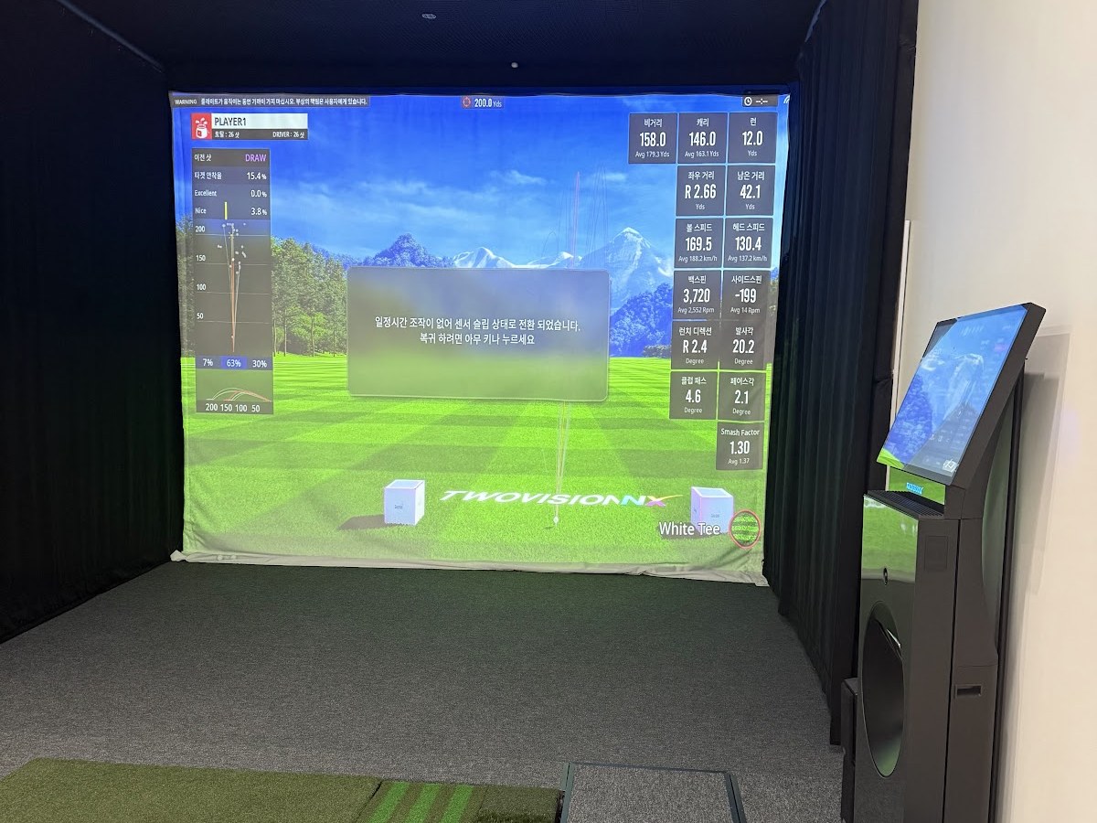 HOLE19 guest photo